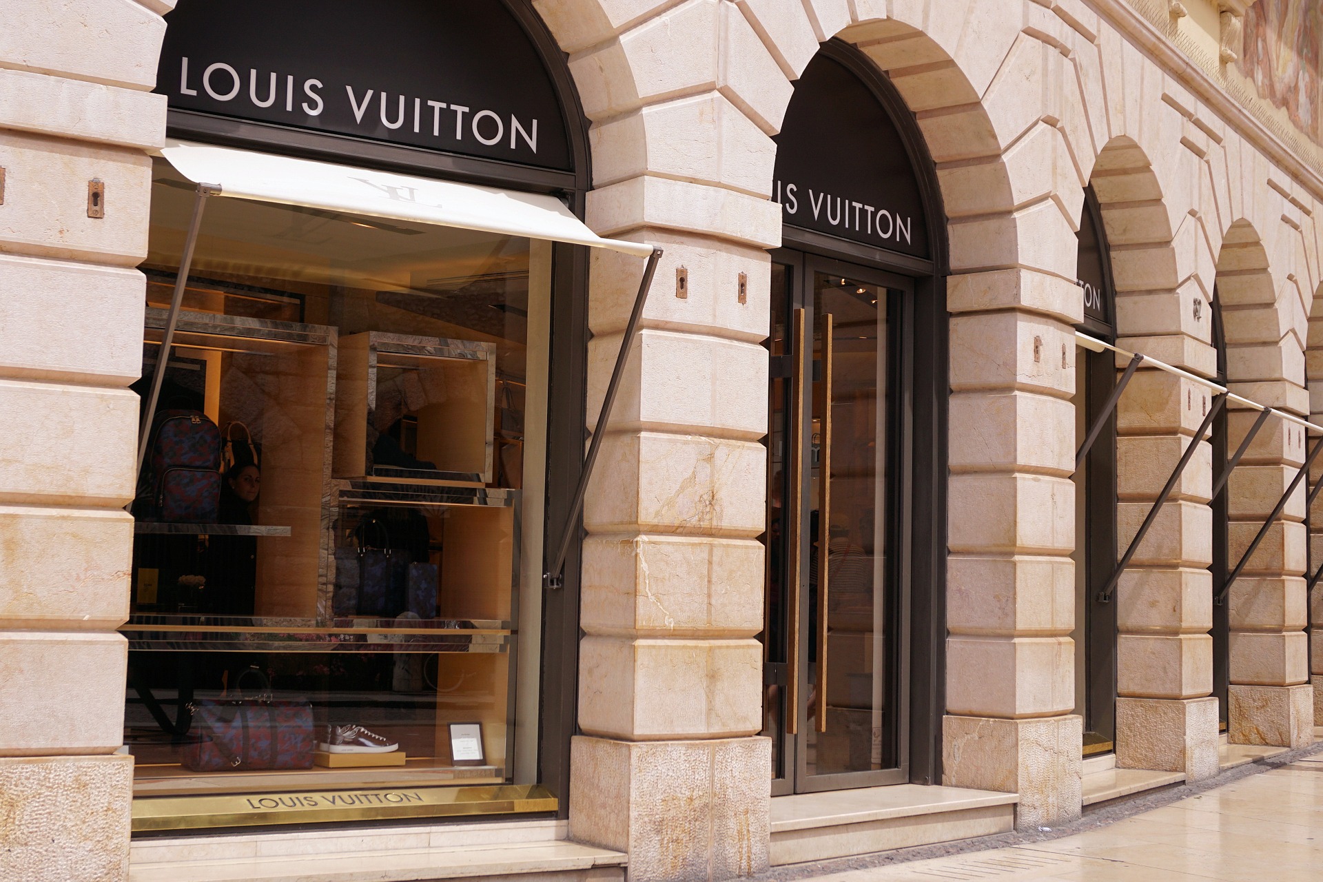 Louis Vuitton în Bucuresti  Natural Resource Department